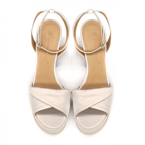 Beżowe sandały na platformie 5ADC9574523L