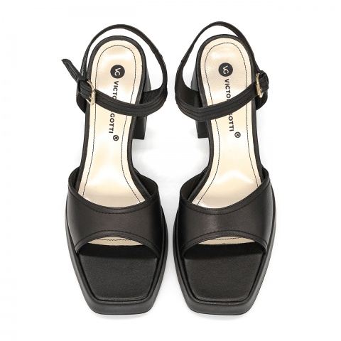 Czarne skórzane sandały 5ADD70591225L