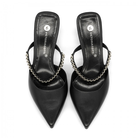 Czarne skórzane klapki 5AD45511522L