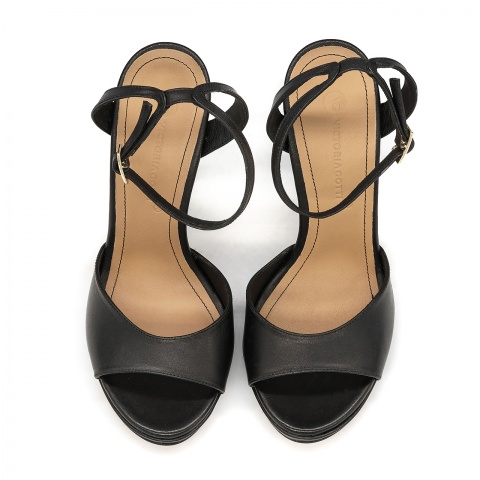 Czarne skórzane sandały 5ADB864011025L