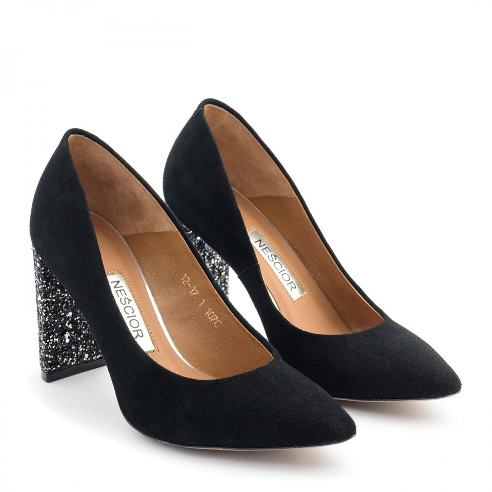 Czarne skórzane czółenka na wysokim srebrnym słupku Y107C