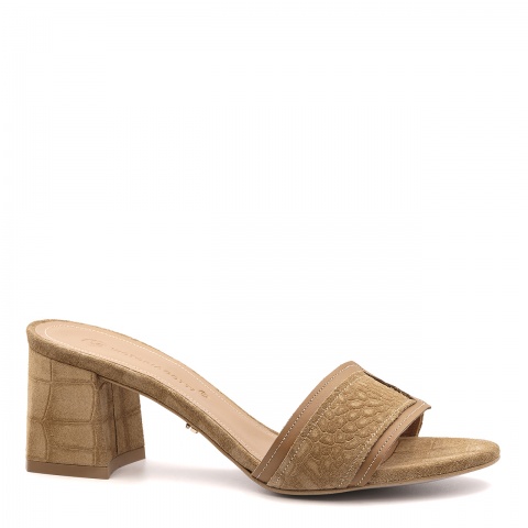 Karmelowe klapki na niskim obcasie 5AD02694221L