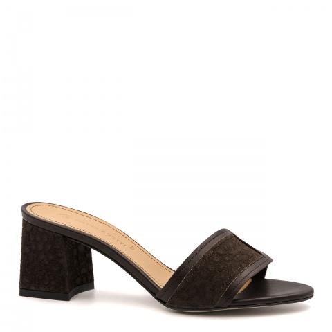 Brązowe klapki na niskim obcasie 5AD02694221L