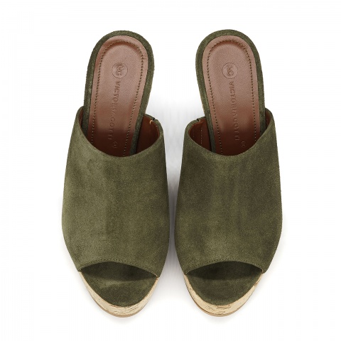 Klapki khaki na koturnie 5ADST0181124L