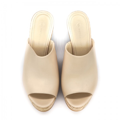 Pudrowe klapki na koturnie 5ADST0181124L