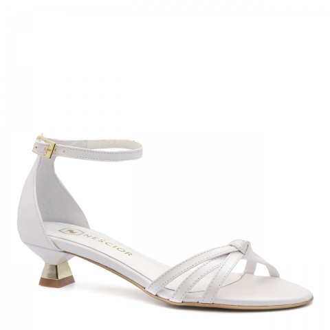 Perłowo-białe skórzane sandałki na kaczuszce 85F