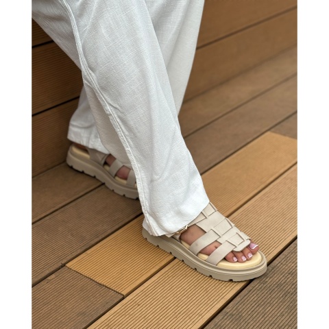 Beżowe skórzane sandały na grubym spodzie 316A