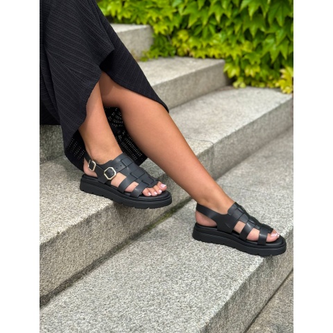 Czarne skórzane sandały na grubym spodzie 316A