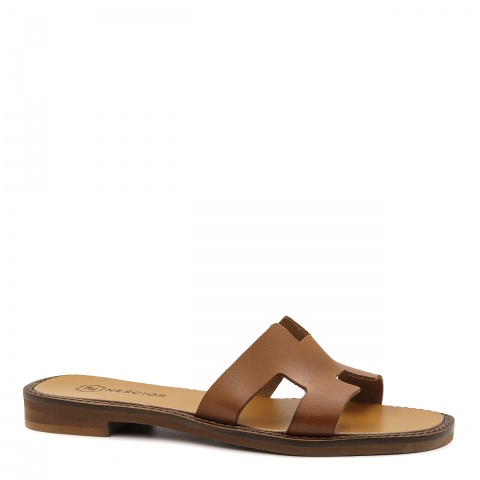 Koniakowe skórzane klapki z wyciętą cholewką 82E