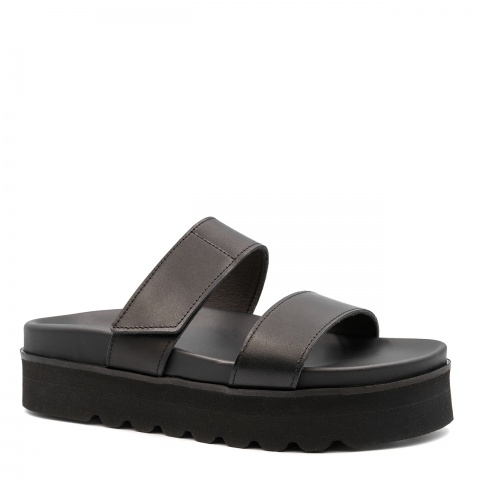 Czarne klapki na grubym spodzie 216W