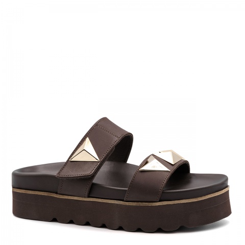 Ciemnobrązowe klapki z ćwiekami 216Y