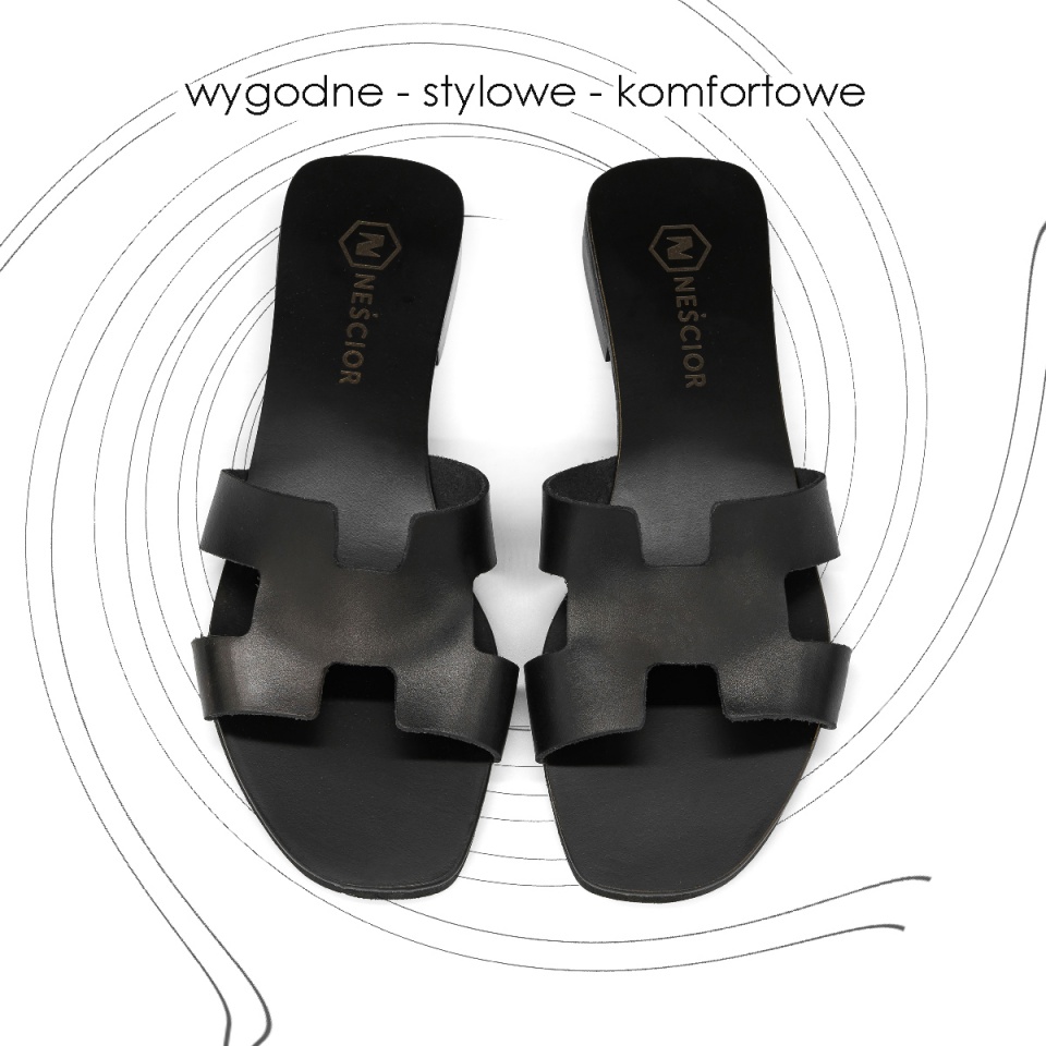 Czarne skórzane klapki z wyciętą cholewką 82G