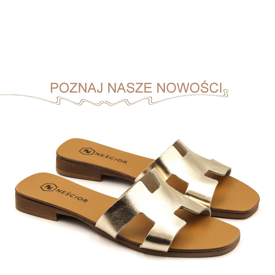 Złote skórzane klapki z wyciętą cholewką 82G