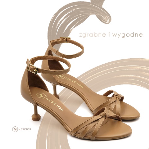 Karmelowe sandały z szerokim flekiem 23F
