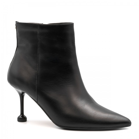 Czarne botki z szerokim flekiem 303B