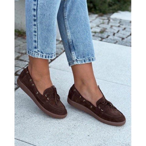 Brązowe welurowe półbuty z wiązaniem 63M