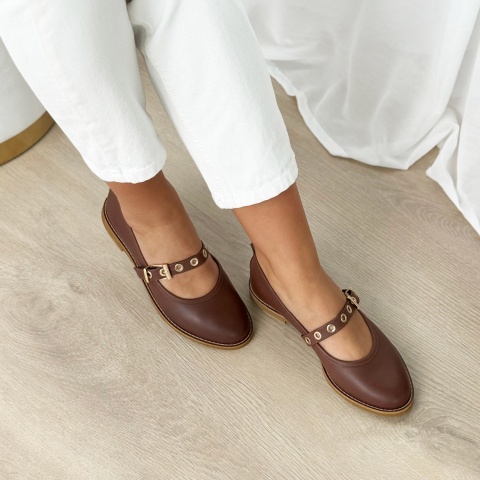 Brązowe skórzane półbuty z paskiem 207Z