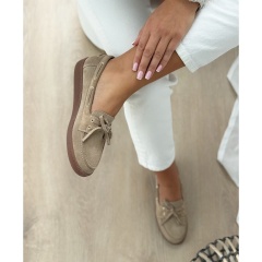 Beżowe welurowe półbuty z wiązaniem 63M