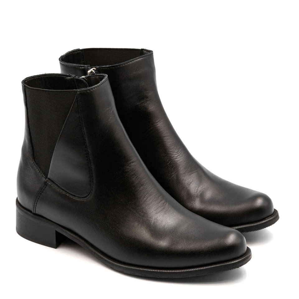 Czarne skórzane botki 7SM8029A