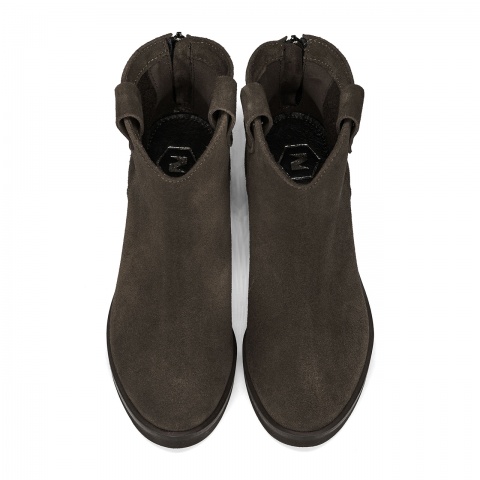 Brązowe welurowe botki z zamkiem na pięcie 274K