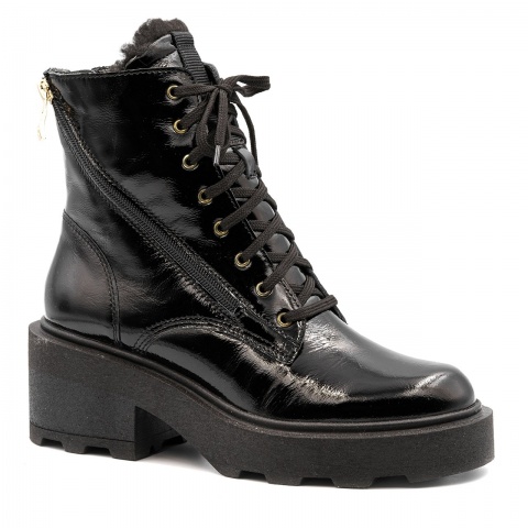 Czarne botki z ukośnym zamkiem 7SM4366A