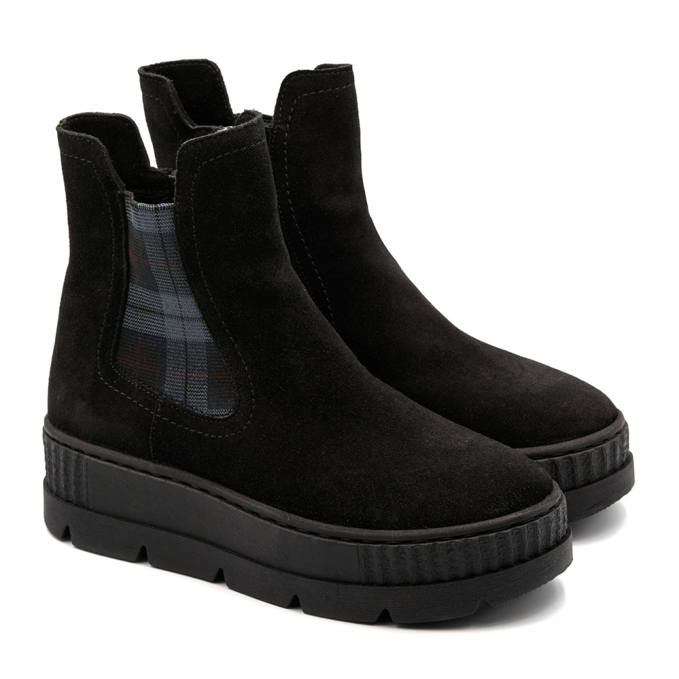 Czarne welurowe sportowe botki 7SM6336A
