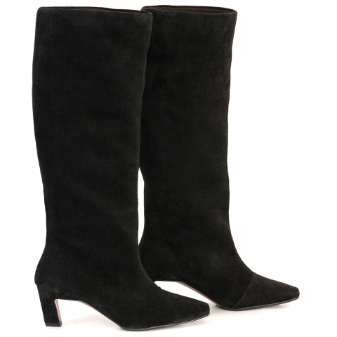 Czarne welurowe kozaki na niskim obcasie 282K