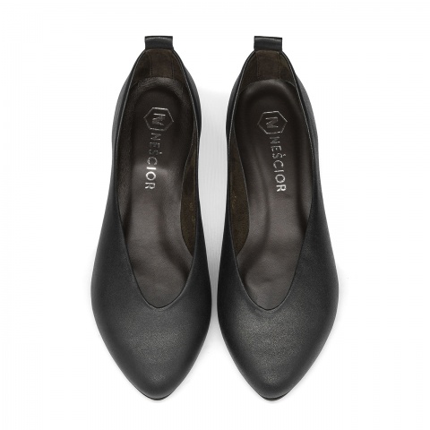 Czarne skórzane baleriny na obcasie 297F