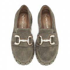 Kawowe wsuwane półbuty w sportowym stylu 237F