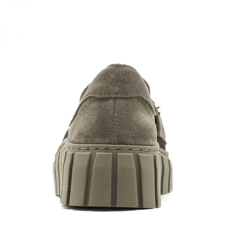 Kawowe wsuwane półbuty w sportowym stylu 237F