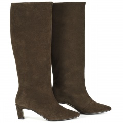 Czekoladowe welurowe kozaki na niskim obcasie 210K