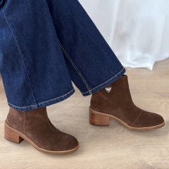 Brązowe wsuwane welurowe botki 286B