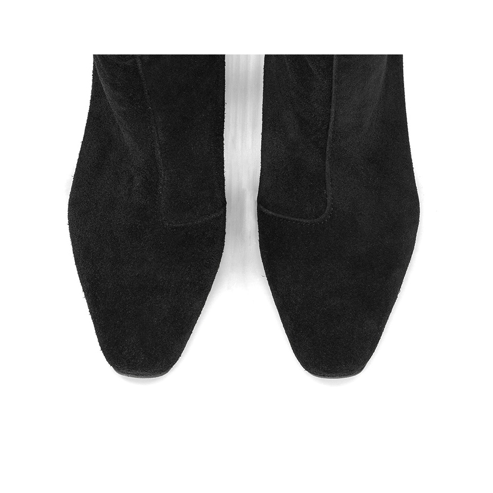 Czarne welurowe kozaki na niskim obcasie 282K