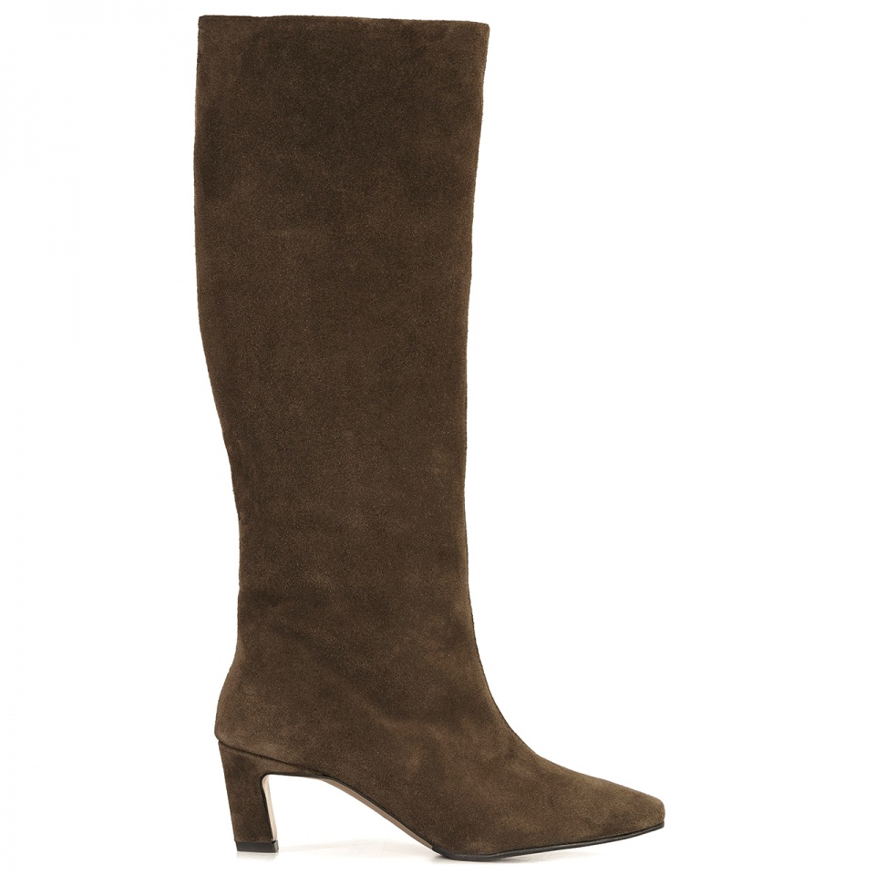 Czekoladowe welurowe na niskim obcasie 282K