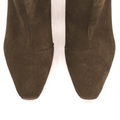 Czekoladowe welurowe na niskim obcasie 282K