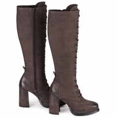 Brązowe sznurowane kozaki na słupku 238K