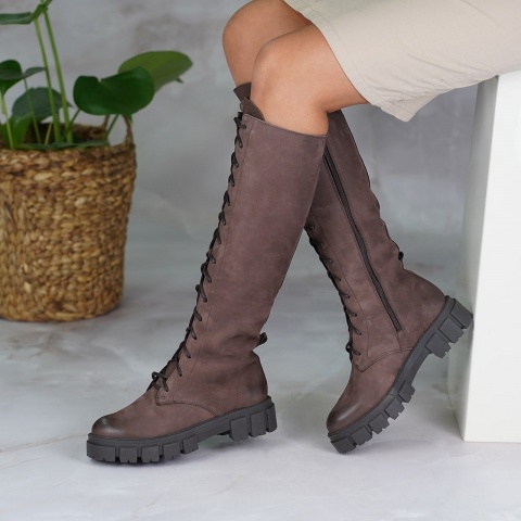 Brązowe sznurowane kozaki z nubuku 242K