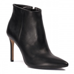 Czarne skórzane botki na szpilce