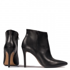 Czarne skórzane botki na szpilce 105D