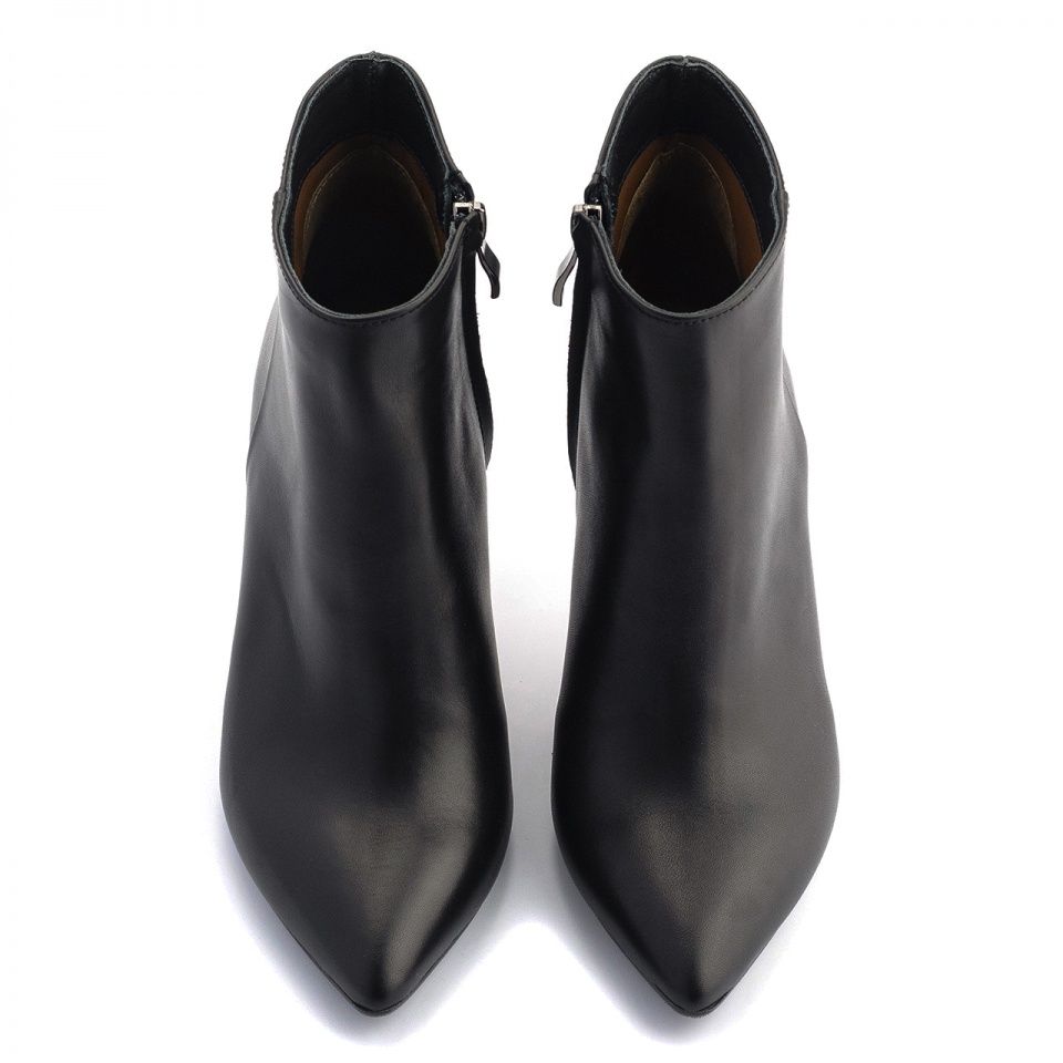 Czarne skórzane botki na szpilce 105D