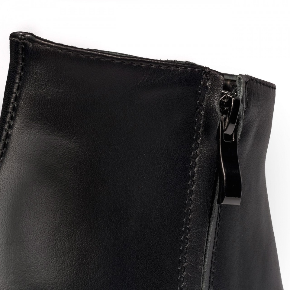 Czarne skórzane botki na szpilce 105D