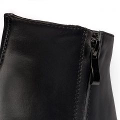 Czarne skórzane botki na szpilce 105D