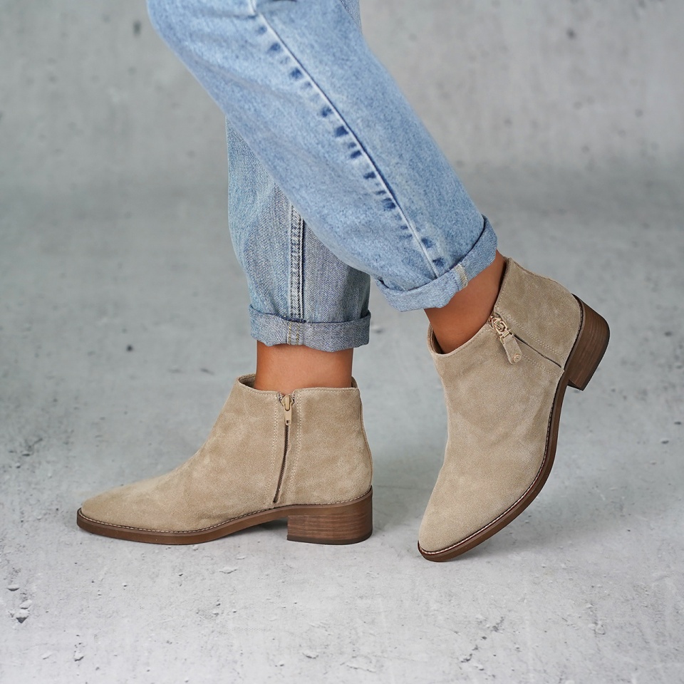 Beżowe welurowe botki 219B