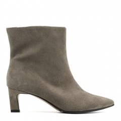 Kawowe welurowe botki na niskim obcasie 210F