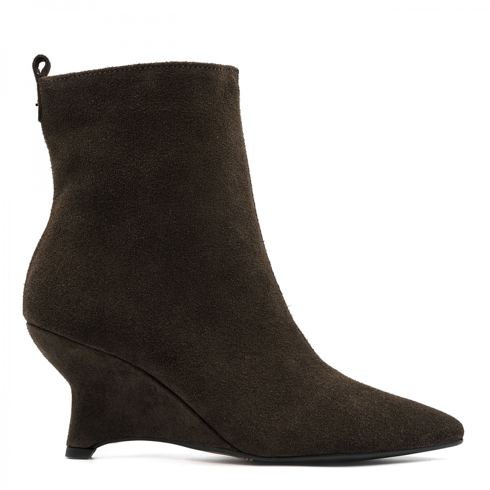 Brązowe welurowe botki na koturnie z zamkiem 303G