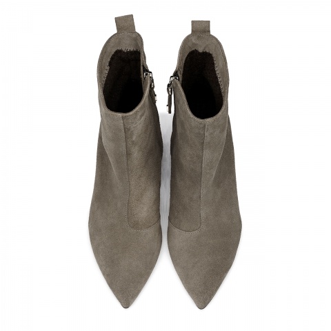 Kawowe welurowe botki na koturnie z zamkiem 303G