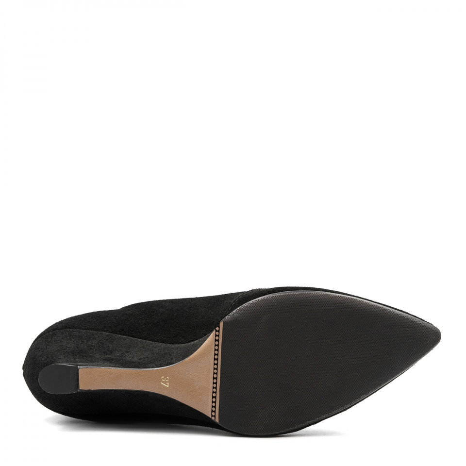 Czarne welurowe botki na niskiej koturnie 210B