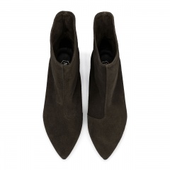 Brązowe welurowe botki na niskiej koturnie 210B