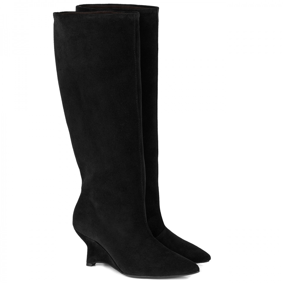 Czarne welurowe kozaki na koturnie 303F