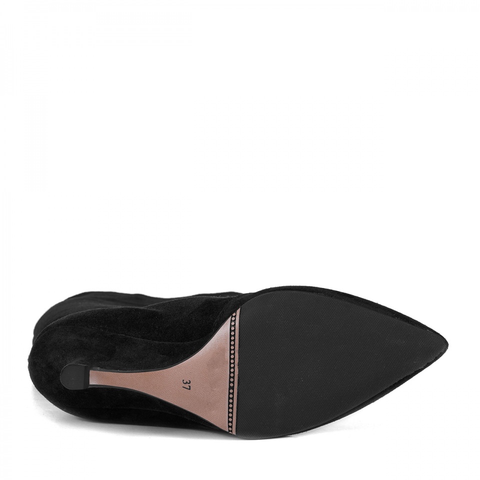 Czarne welurowe kozaki na koturnie 303F